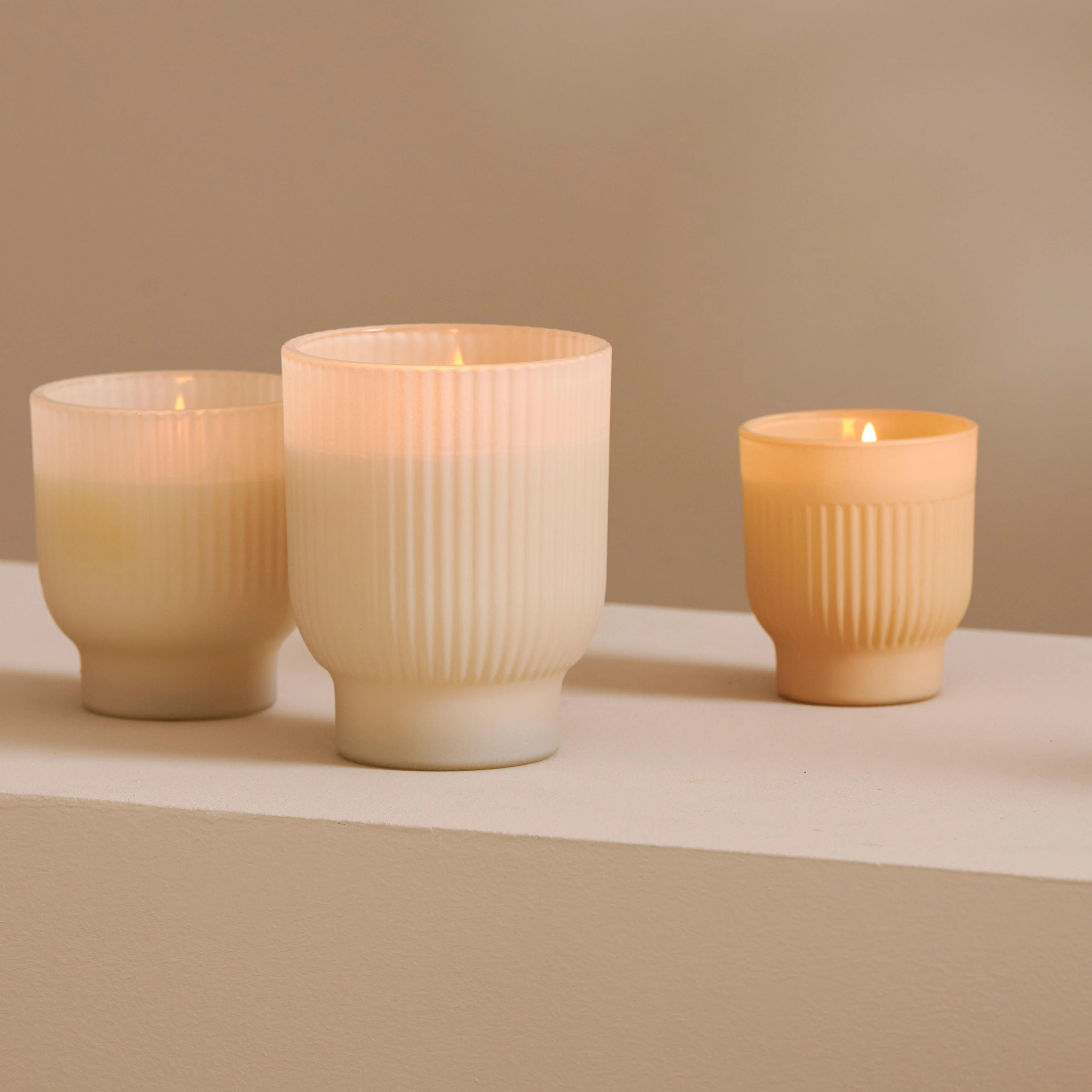 MONA Geurkaars crèmeH 12,5 cm - Ø 10 cm