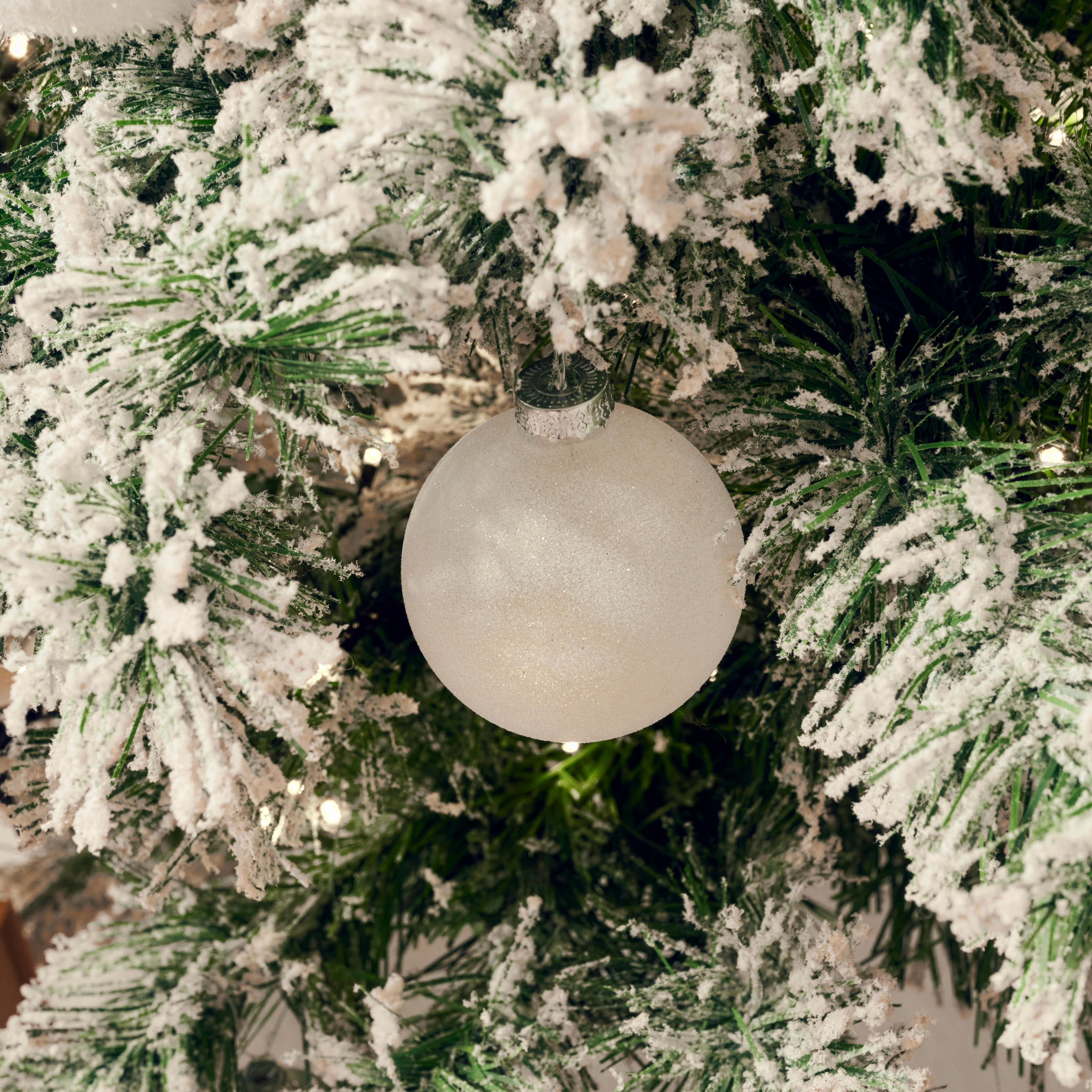 WHITE Kerstbal set van 12 witØ 6 cm
