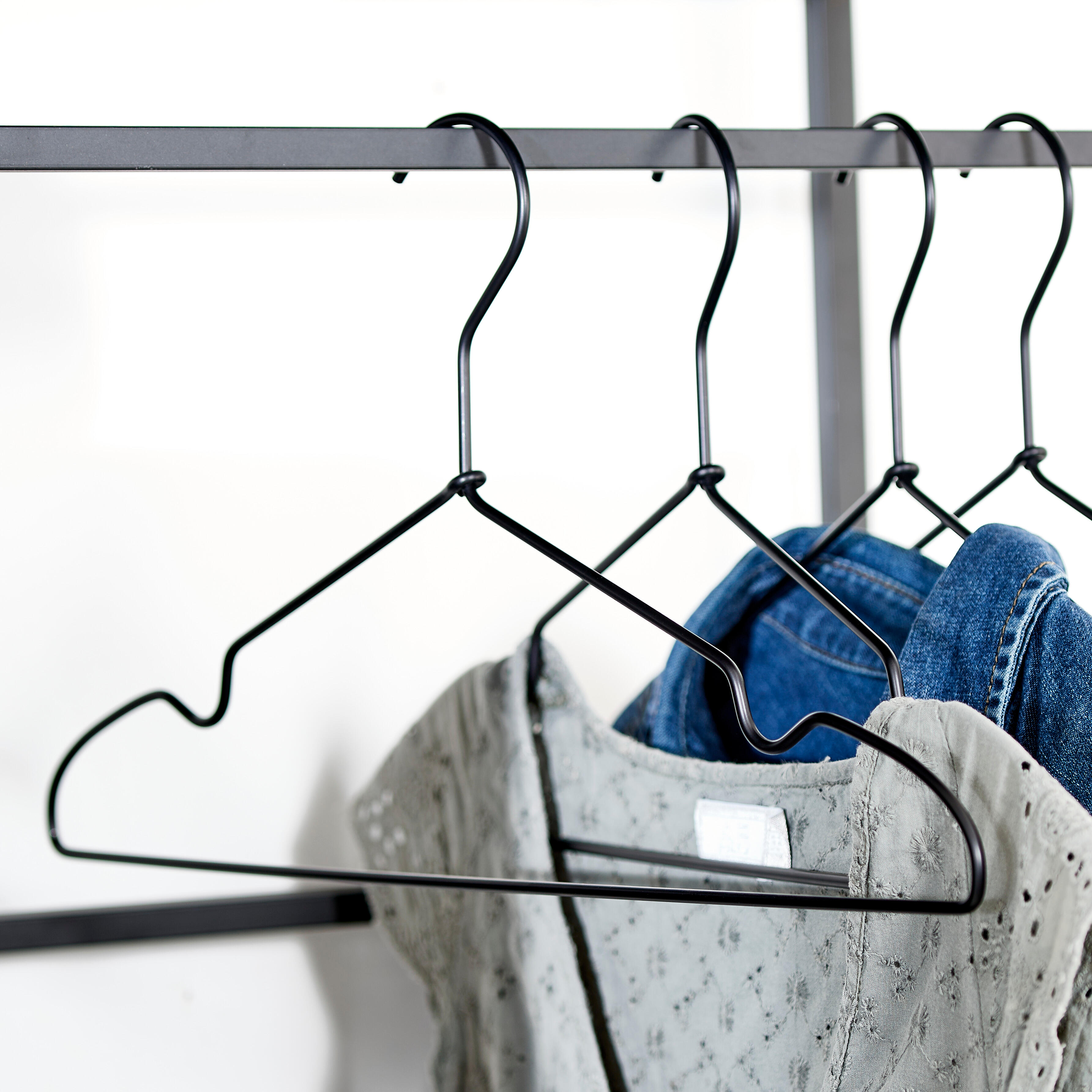 INFINITY BLACK Kleerhangers set van 4 zwartH 21,5 x B 41 cm - CASA