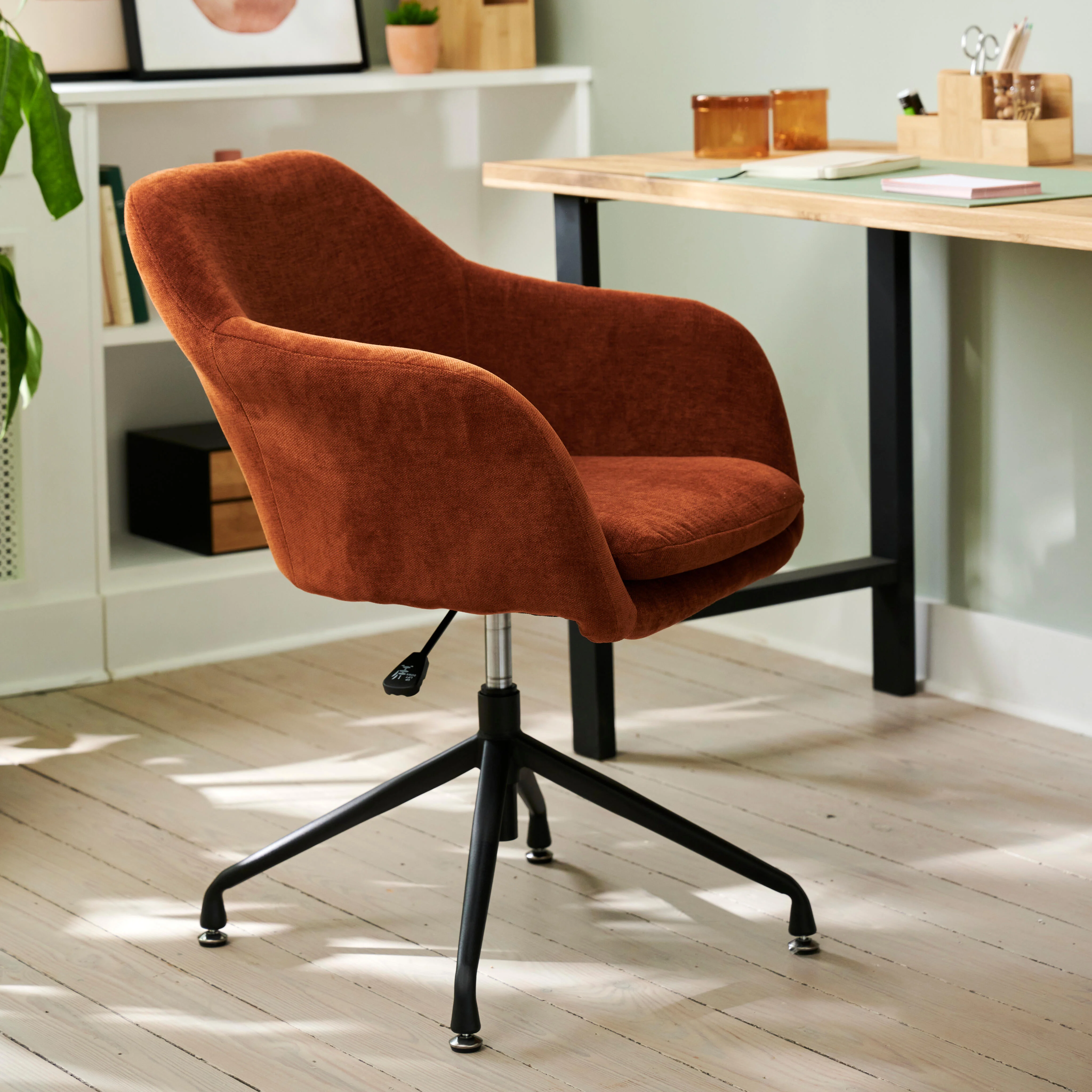 TORA Bureaustoel roodH 83 x B 62 x D 64 cm