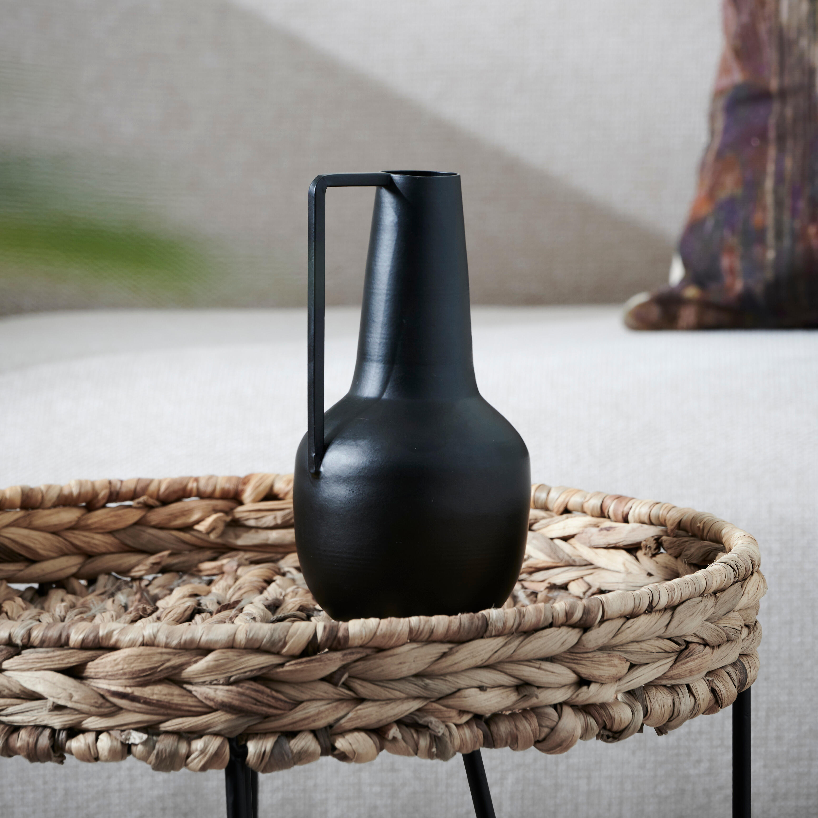 BASTA Vaas zwartH 18 cm - Ø 9 cm - Ø 3 cm