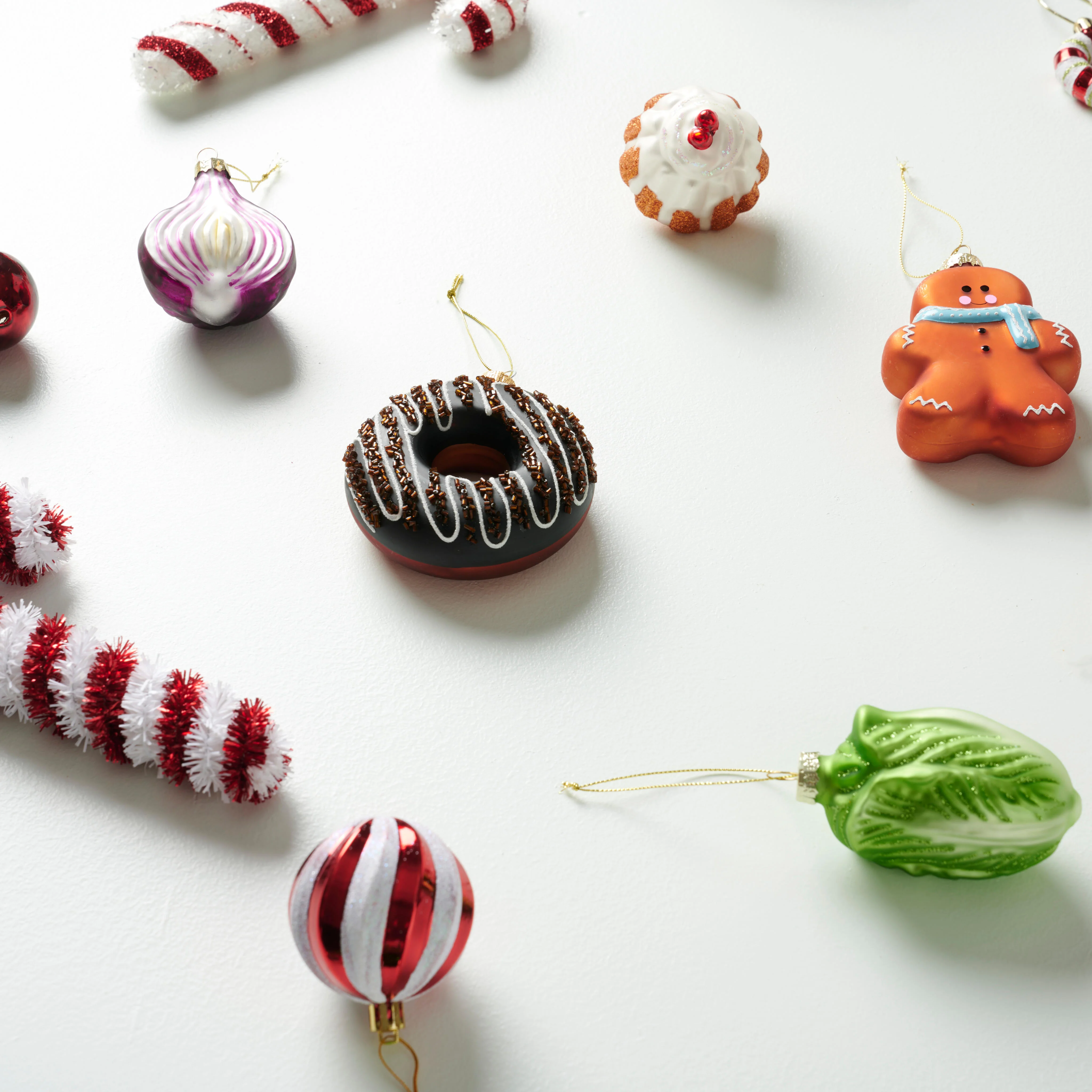 DONU Kerstbal bruinH 10 x D 3,5 cm - Ø 9 cm