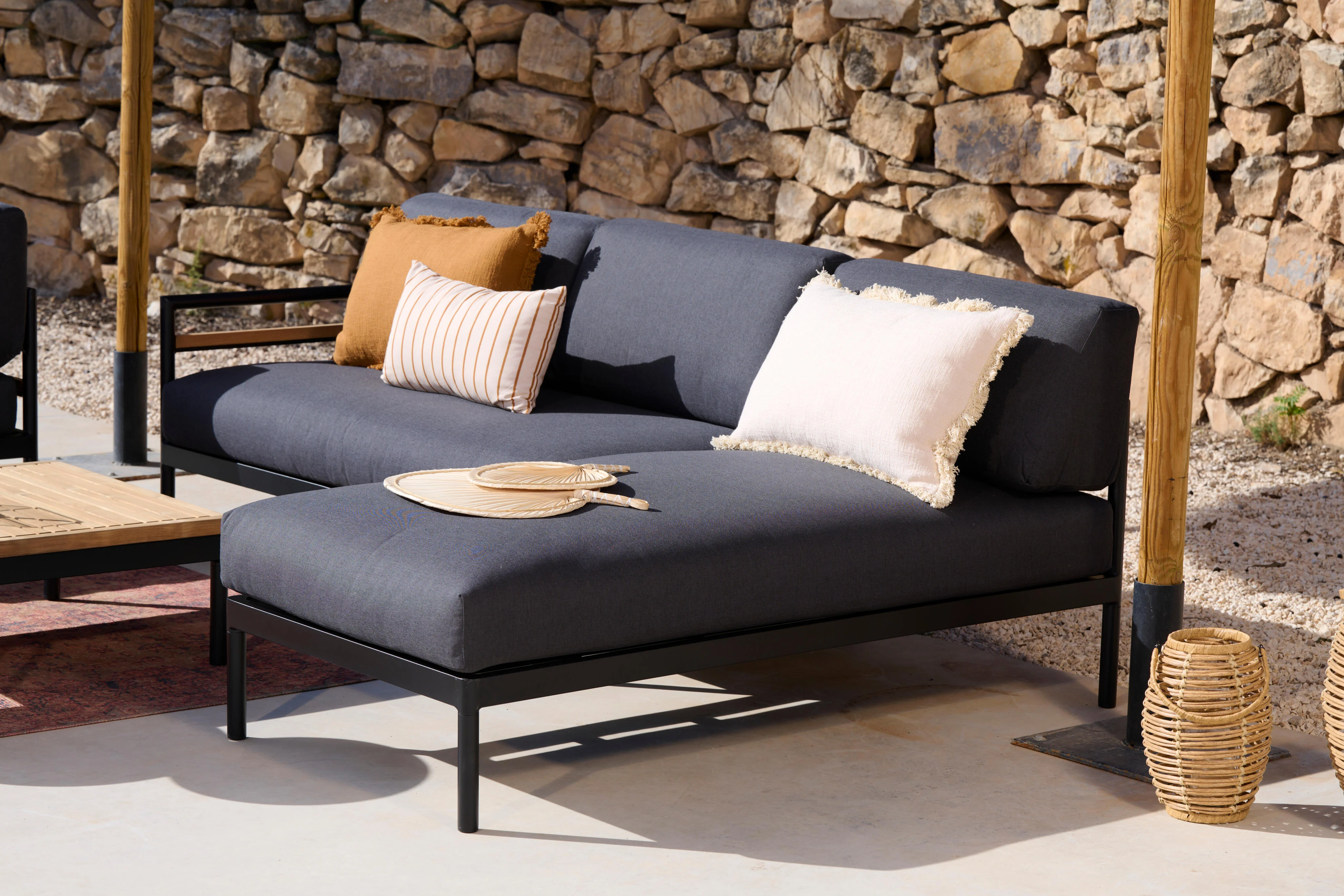 HANNA Lounge teak ligbed zwartH 59 x B 73,8 x L 150,9 cm