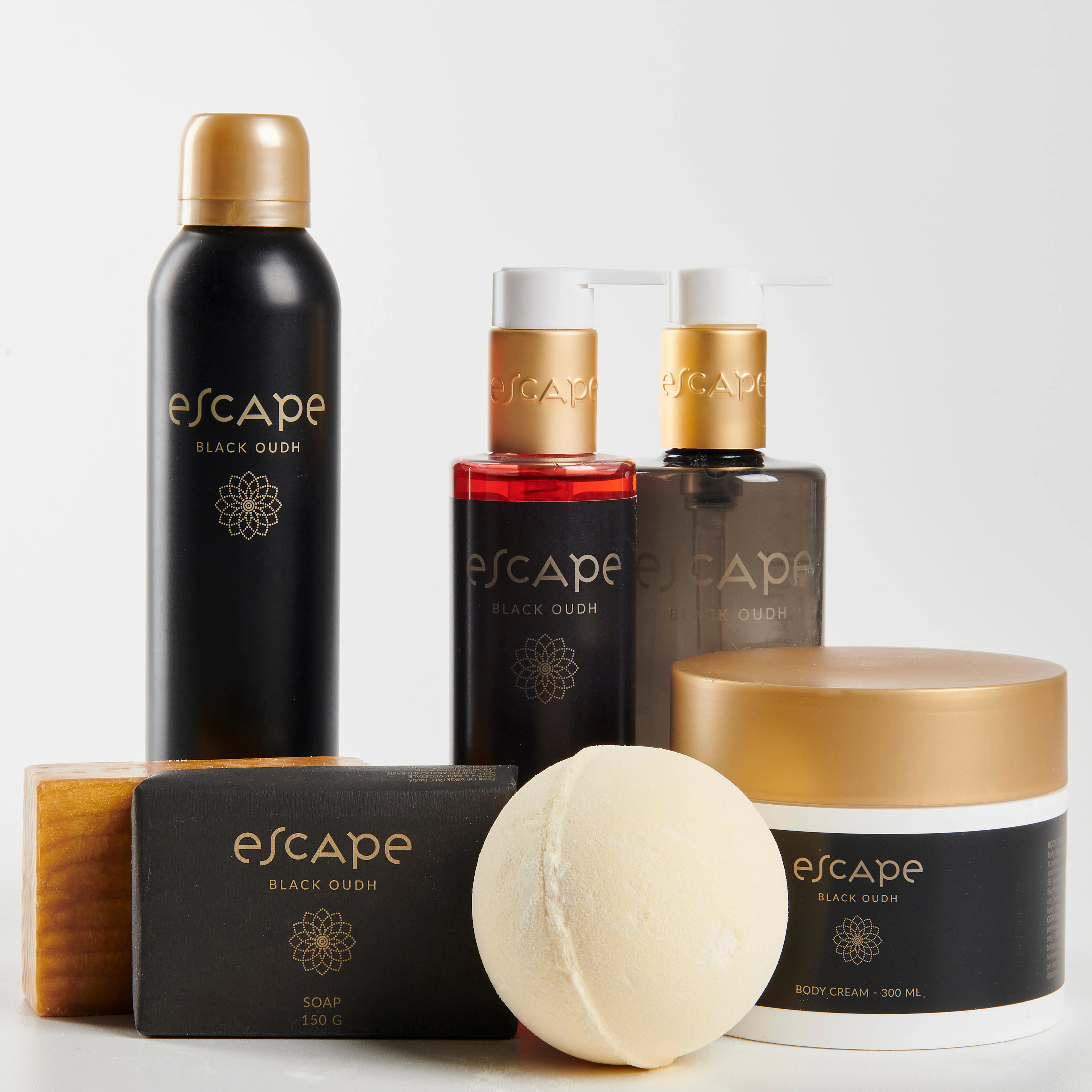 ESCAPE BLACK OUDH Doucheschuim in flacon zwart