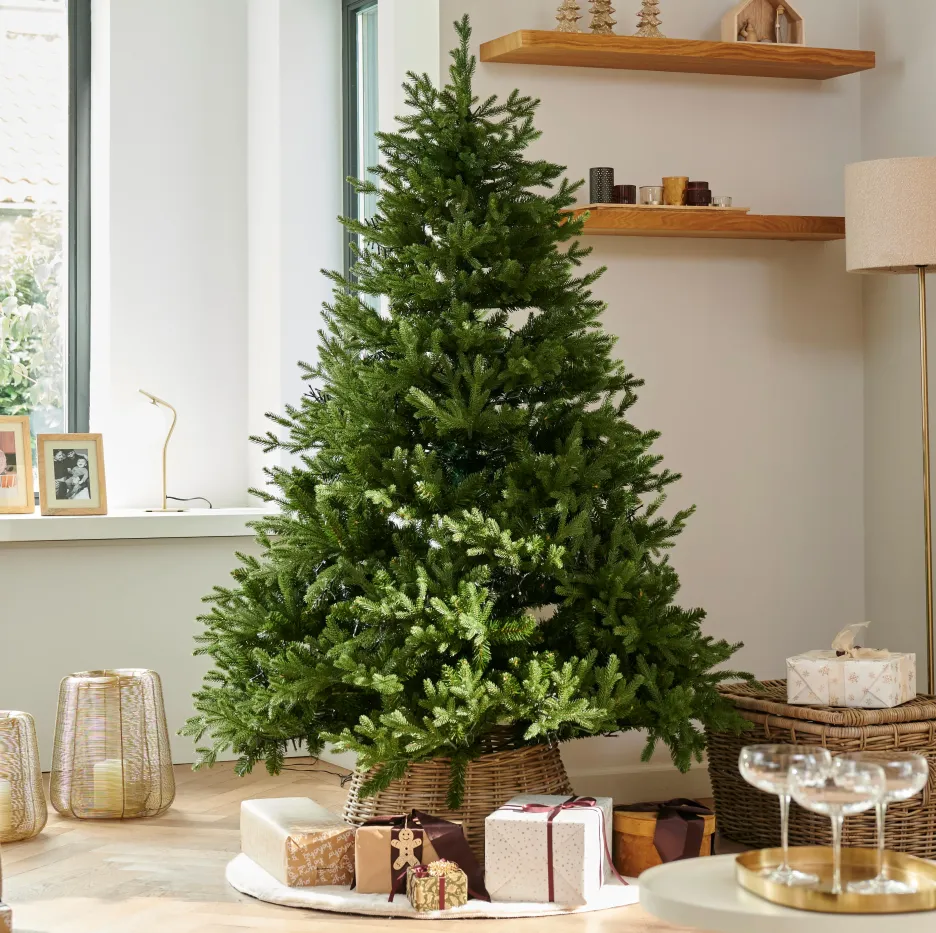 VICTORIA Kerstboom groenH 210 cm - Ø 147 cm