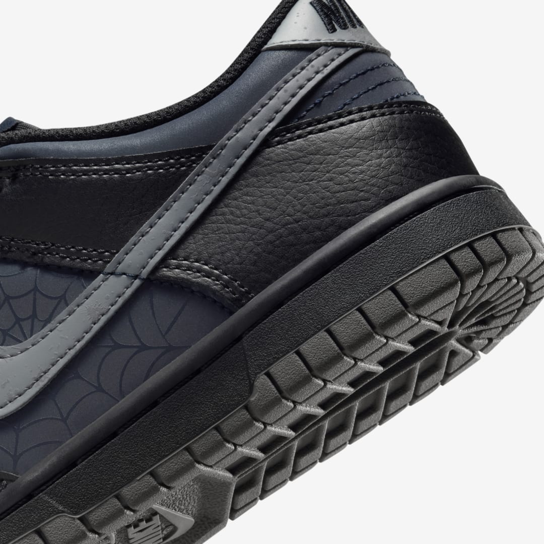 Nike Dunk Low ��Black Symbiote��