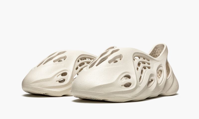 YZY Foam RNNR Ararat