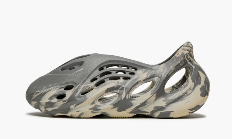 YZY Foam RNNR MXT Moon Gray