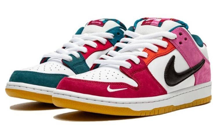 Nike SB Dunk Low Pro x Parra  Friends   Family
