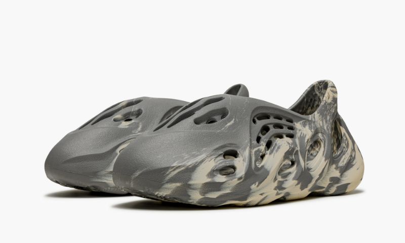 YZY Foam RNNR MXT Moon Gray