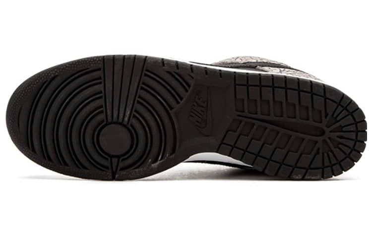 Nike x Supreme SB Dunk Low Pro  Black Cement