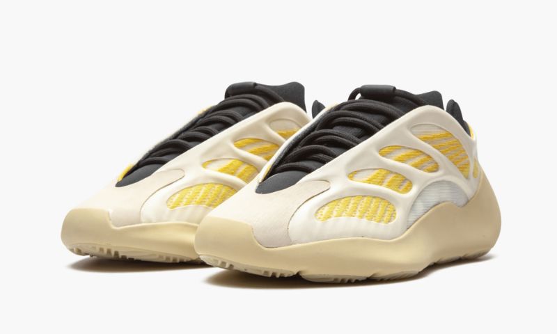 YZY 700 V3 Safflower