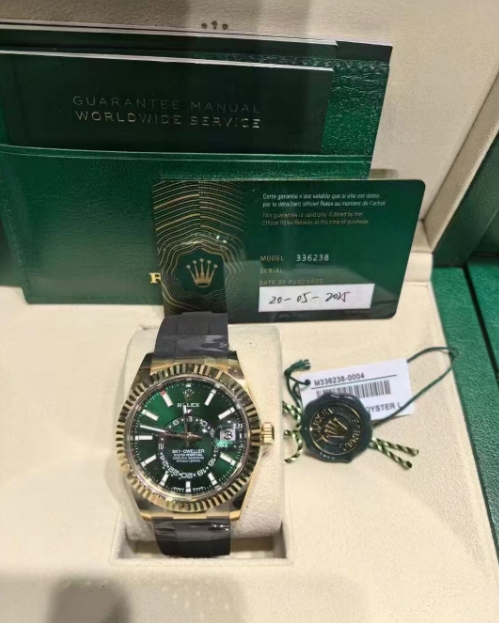 Rolex  Sky-Dweller 42mm 336238-0002 Yellow Gold Black Dial Oysterflex photo review