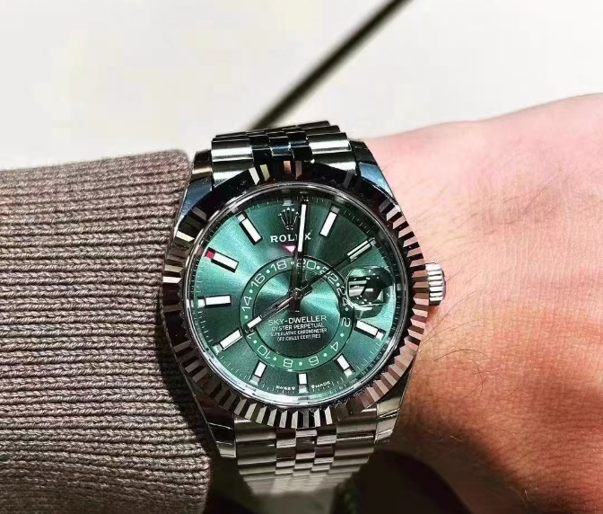 Rolex  Sky-Dweller 42mm 336934-0008 Stainless Steel Black Dial Oyster photo review