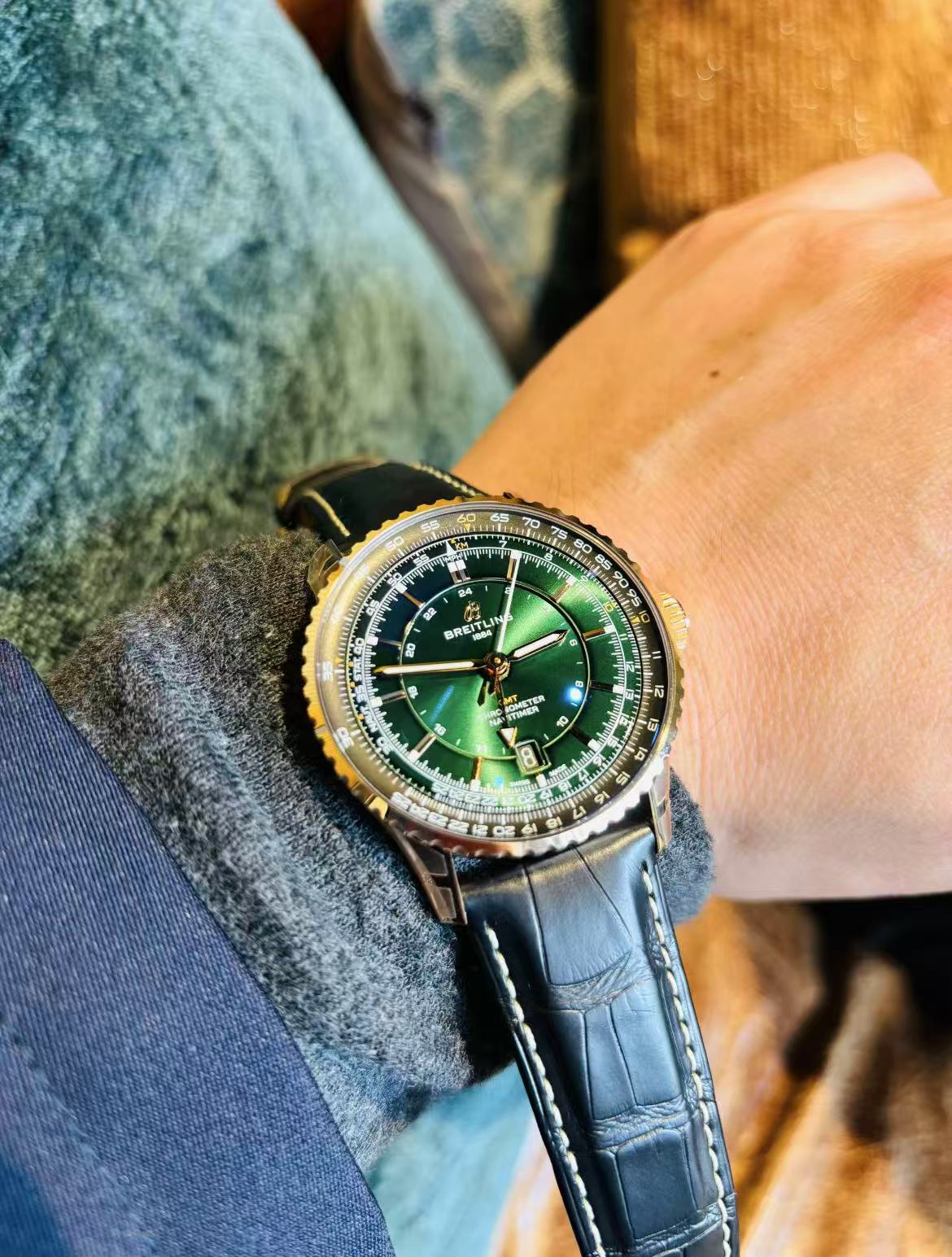 Breitling Navitimer Automatic GMT 41mm R32310251L1P1 photo review