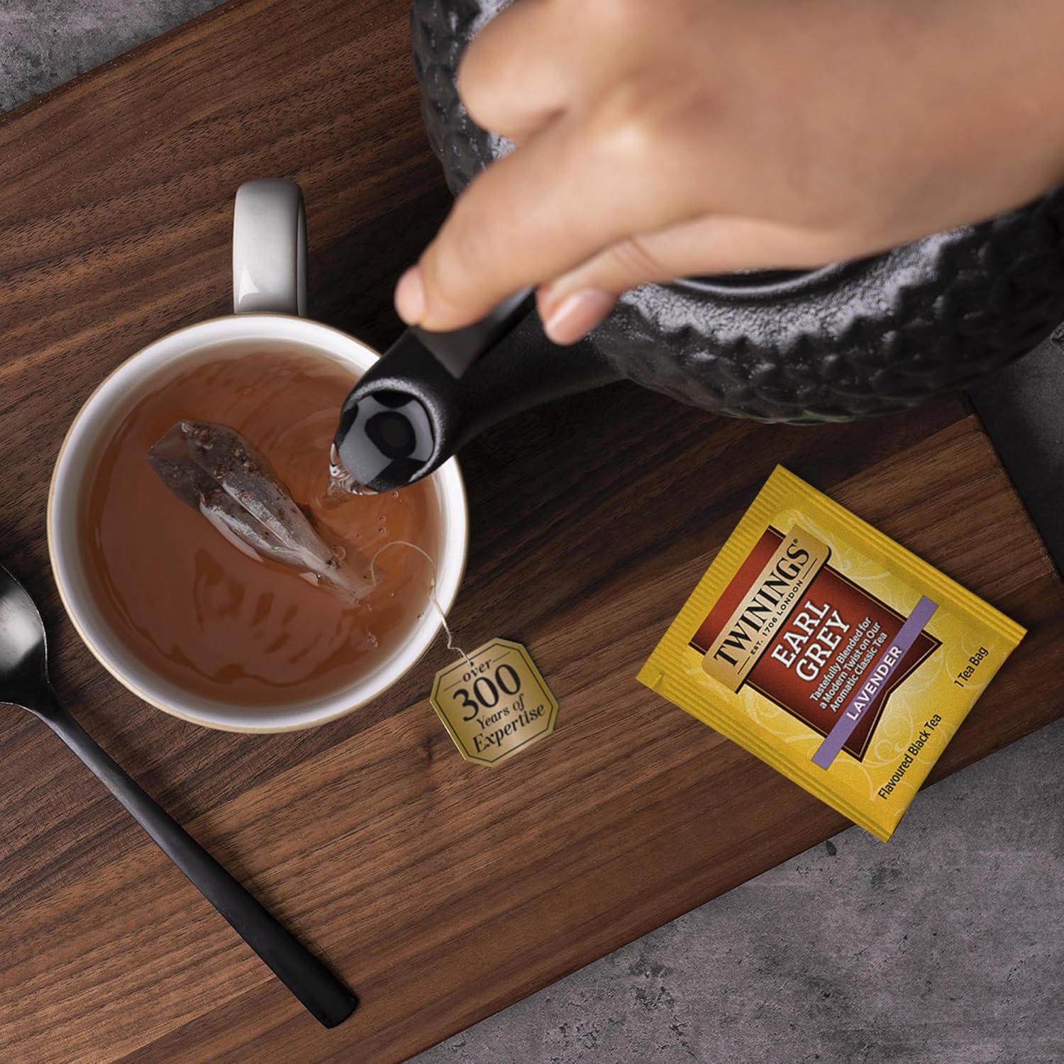Twinings English Breakfast Black Tea Individually Wrapped Bags, 100 Count (Pack of 1), Smooth, Flavourful, and Robust, Caffeinated, Enjoy Hot or Iced | Packaging May Vary