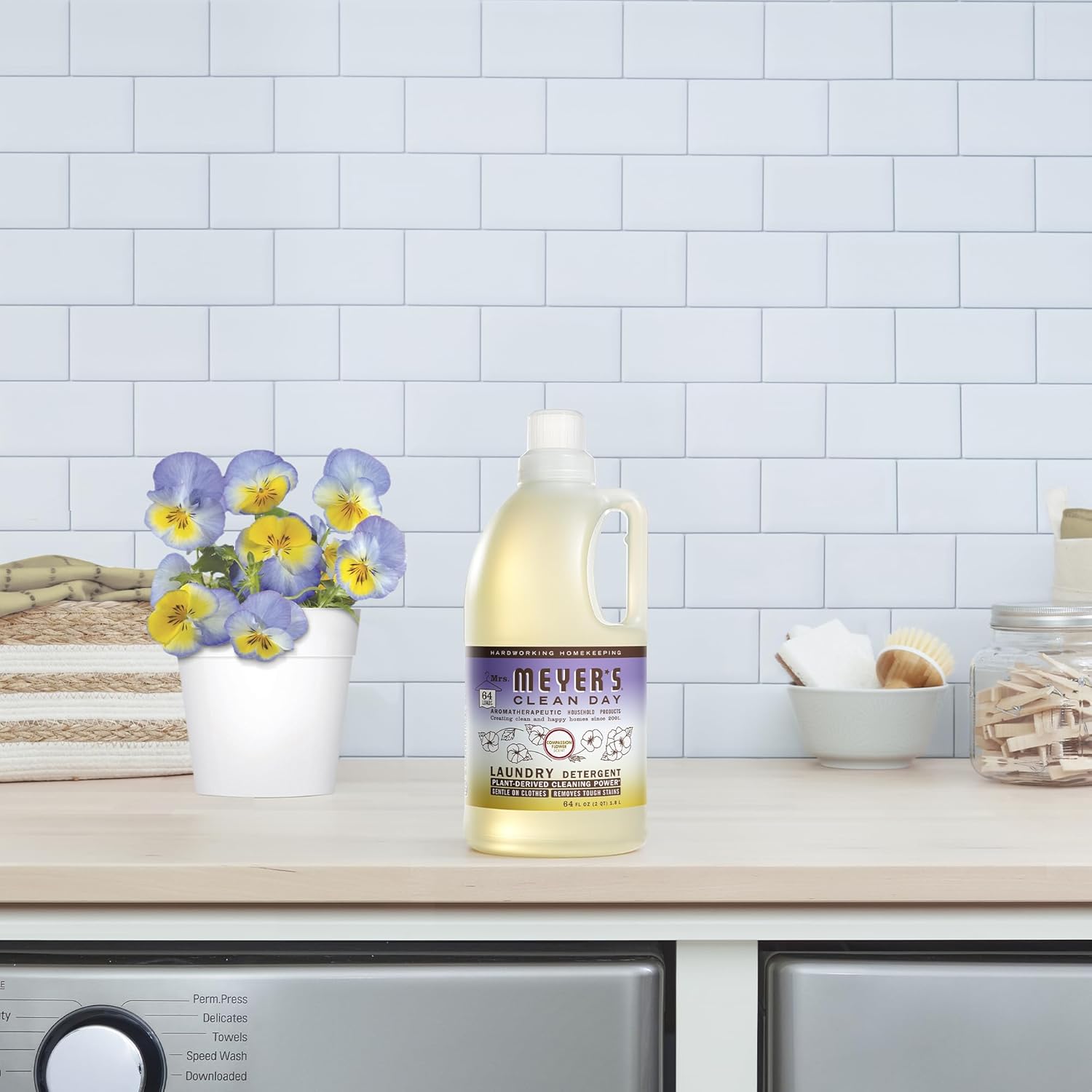 MRS. MEYER'S CLEAN DAY Liquid Laundry Detergent, Biodegradable Formula Infused with Essential Oils, Lavender, 64 oz (64 Loads)