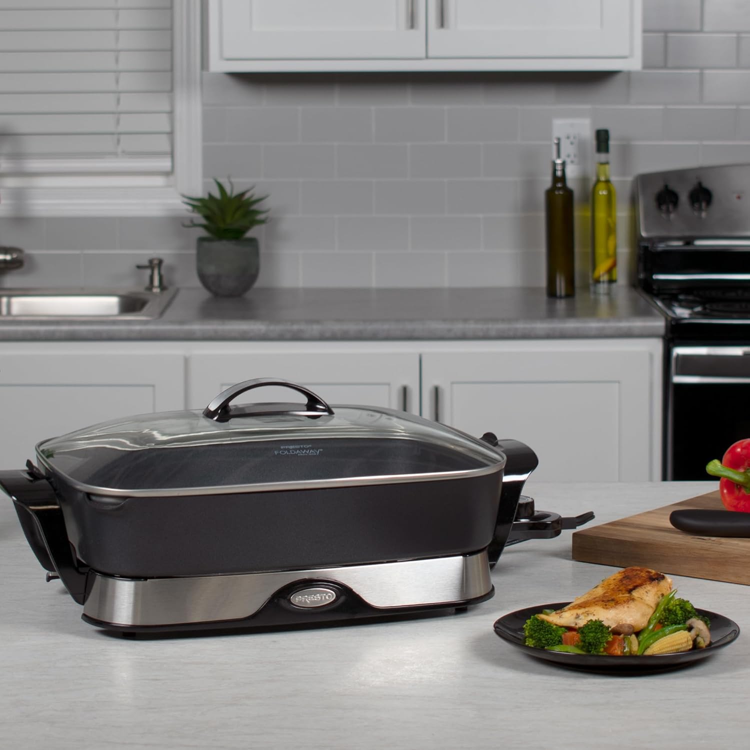 Presto 06857 16-inch Electric Foldaway Skillet, Black