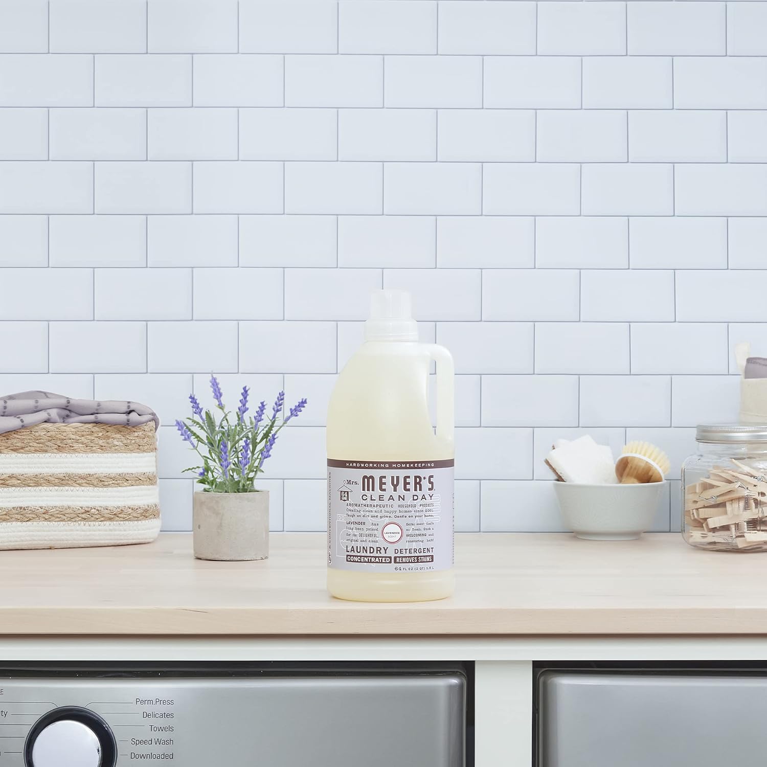 MRS. MEYER'S CLEAN DAY Liquid Laundry Detergent, Biodegradable Formula Infused with Essential Oils, Lavender, 64 oz (64 Loads)