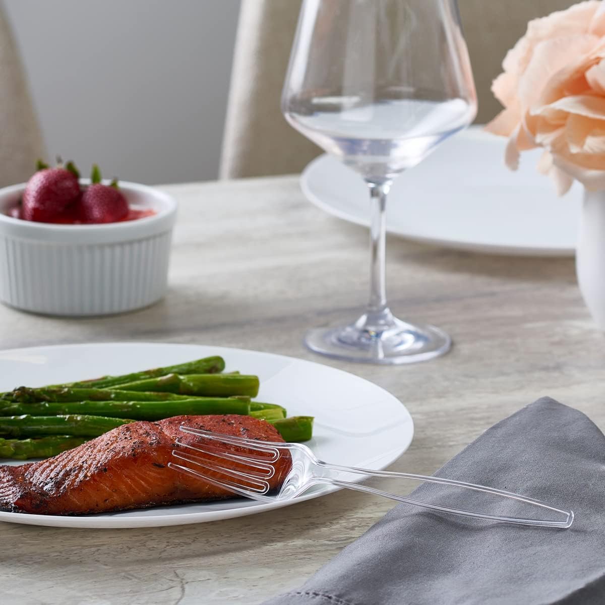 Comfy Package [100 Pack Heavy Duty Disposable Clear Plastic Knives - Basic Cutlery for Parties, Events, and Everyday Use