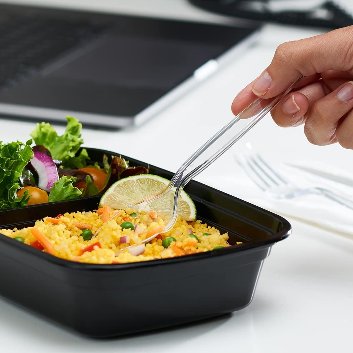 Comfy Package [100 Pack Heavy Duty Disposable Clear Plastic Knives - Basic Cutlery for Parties, Events, and Everyday Use