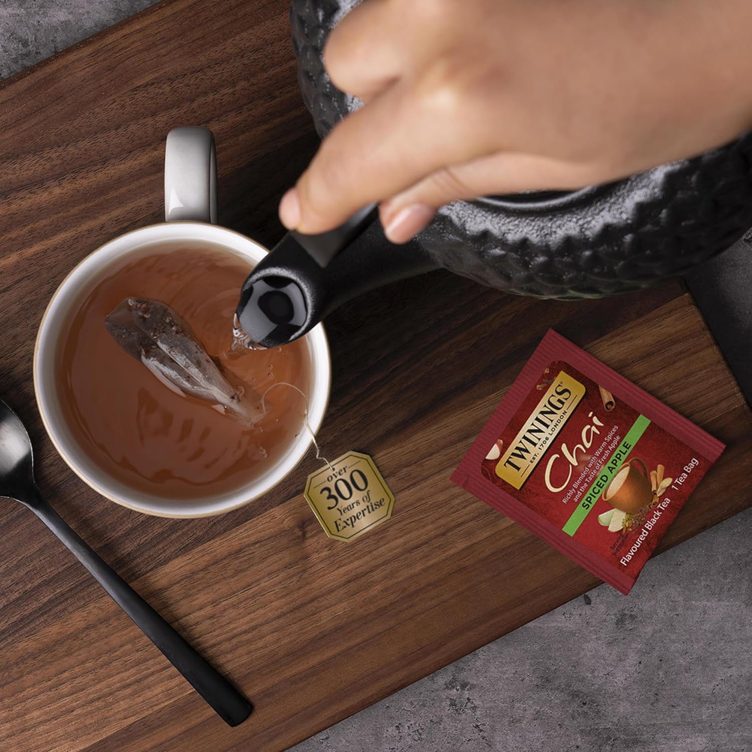 Twinings English Breakfast Black Tea Individually Wrapped Bags, 100 Count (Pack of 1), Smooth, Flavourful, and Robust, Caffeinated, Enjoy Hot or Iced | Packaging May Vary