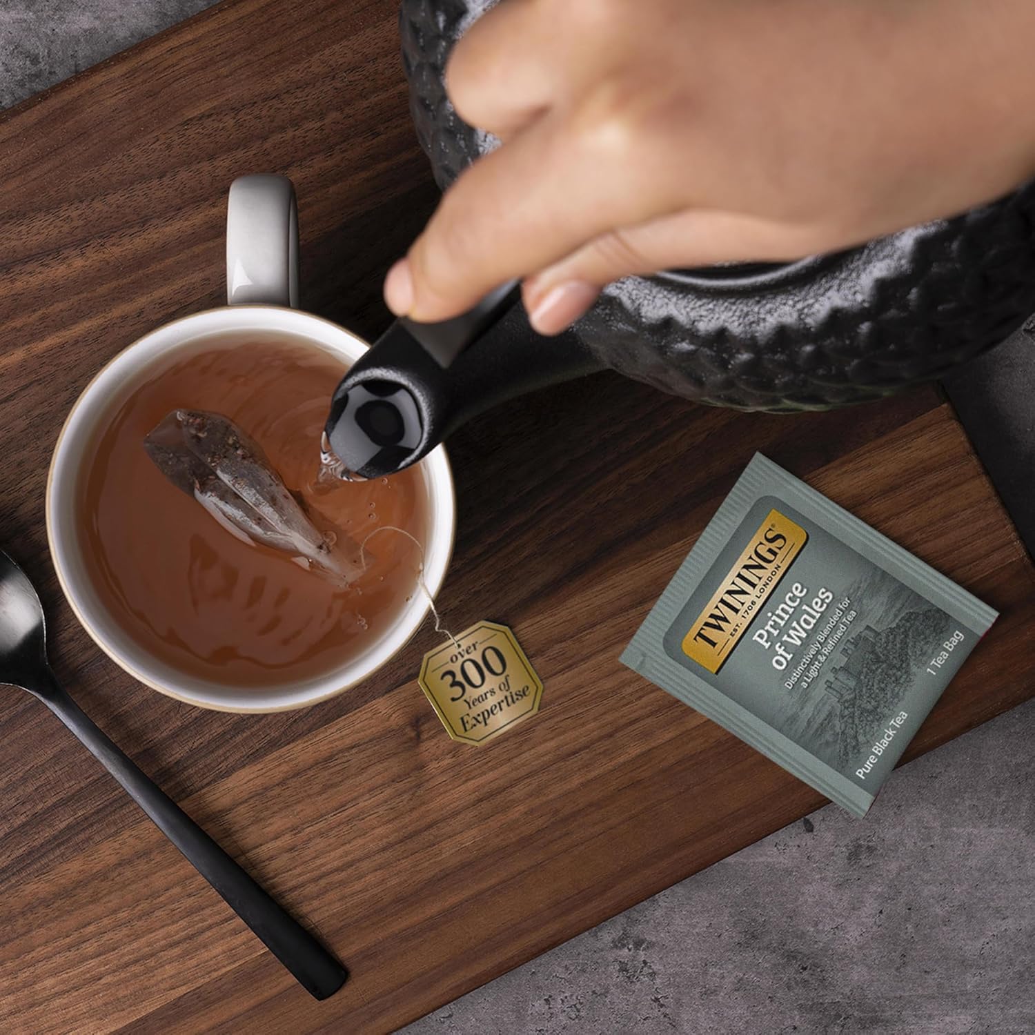 Twinings English Breakfast Black Tea Individually Wrapped Bags, 100 Count (Pack of 1), Smooth, Flavourful, and Robust, Caffeinated, Enjoy Hot or Iced | Packaging May Vary