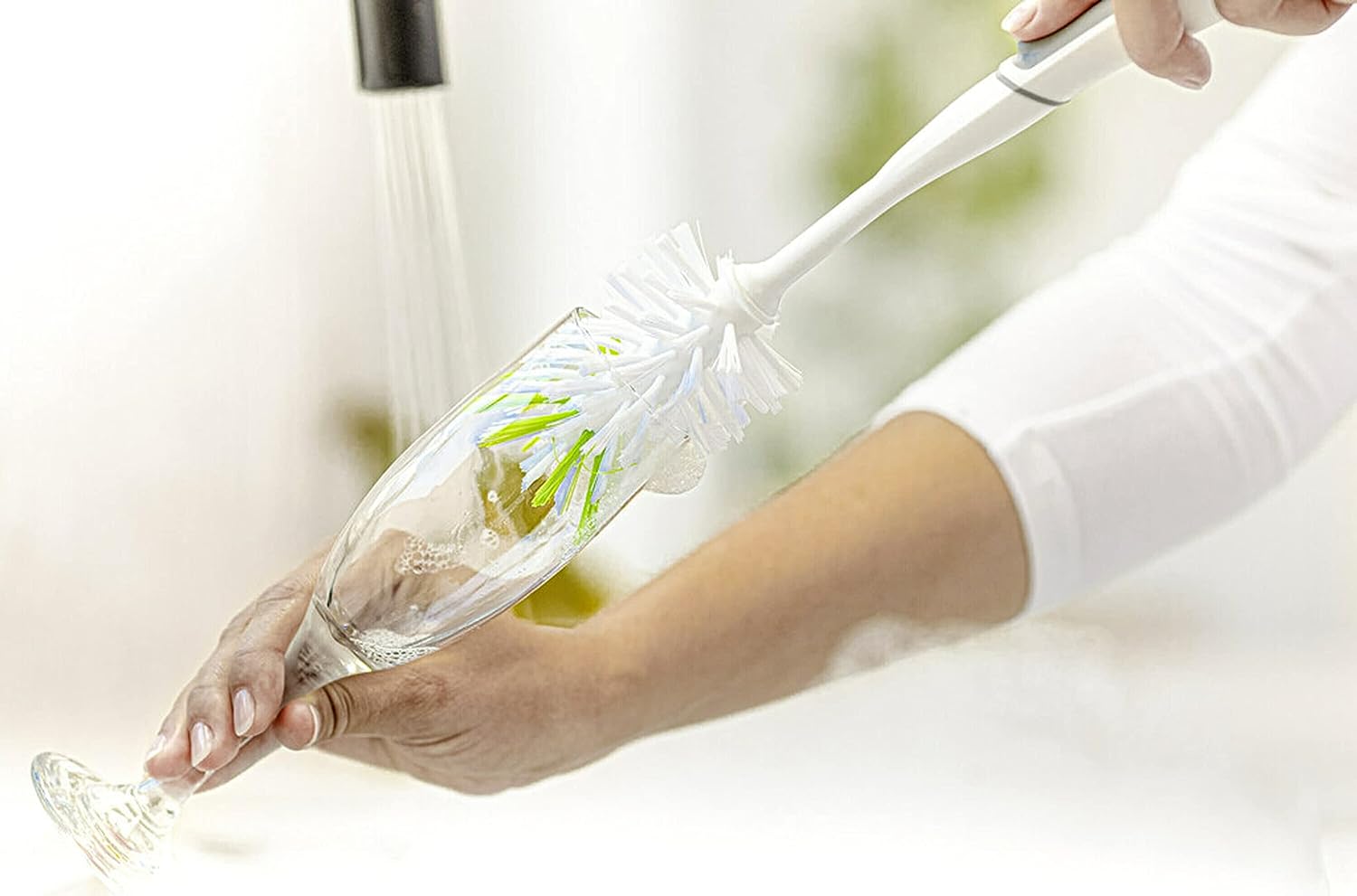 Scotch-Brite Kitchen Brush Kit - Glass and Water Bottle Brush & Advanced Soap Control Dishwand Brush - Scrub Brushes for Cleaning Kitchen and Washing Dishes