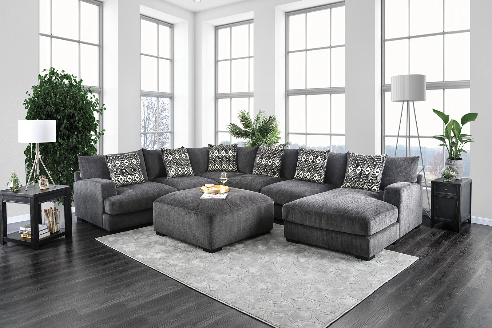 KAYLEE U-Shaped Sectional w/ Ottoman, Right Chaise