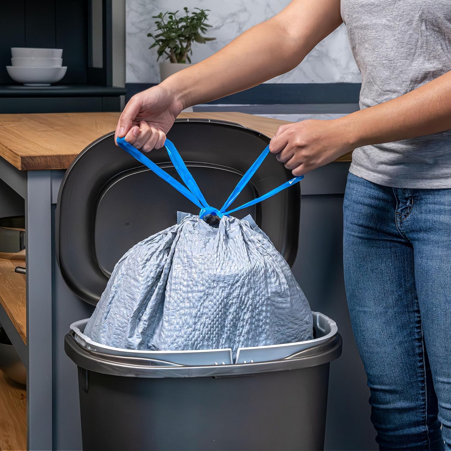 Hefty Ultra Strong Tall Kitchen Trash Bags, Lavender & Sweet Vanilla Scent, 13 Gallon, 80 Count