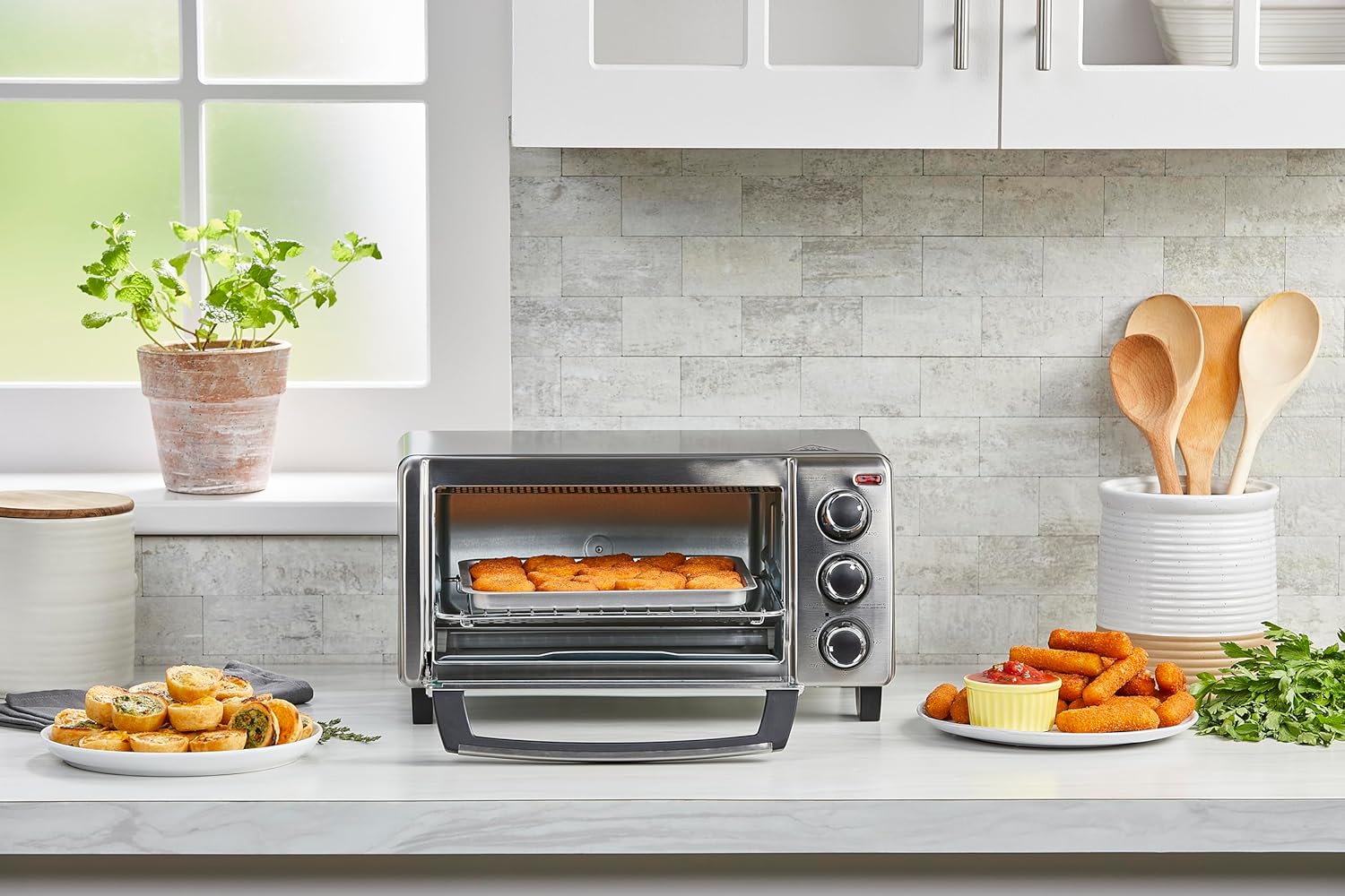 BLACK+DECKER 4-Slice Toaster Oven, TO1313SBD, Even Toast, 4 Cooking Functions Bake, Broil, Toast and Keep Warm, Removable Crumb Tray, Timer