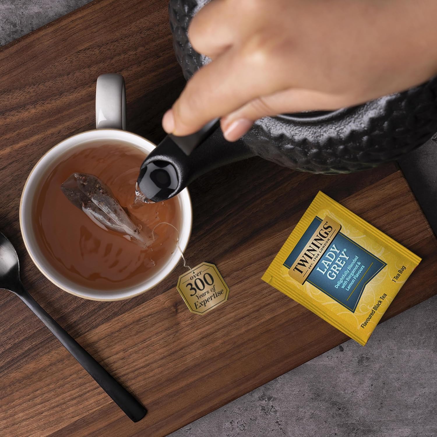 Twinings English Breakfast Black Tea Individually Wrapped Bags, 100 Count (Pack of 1), Smooth, Flavourful, and Robust, Caffeinated, Enjoy Hot or Iced | Packaging May Vary