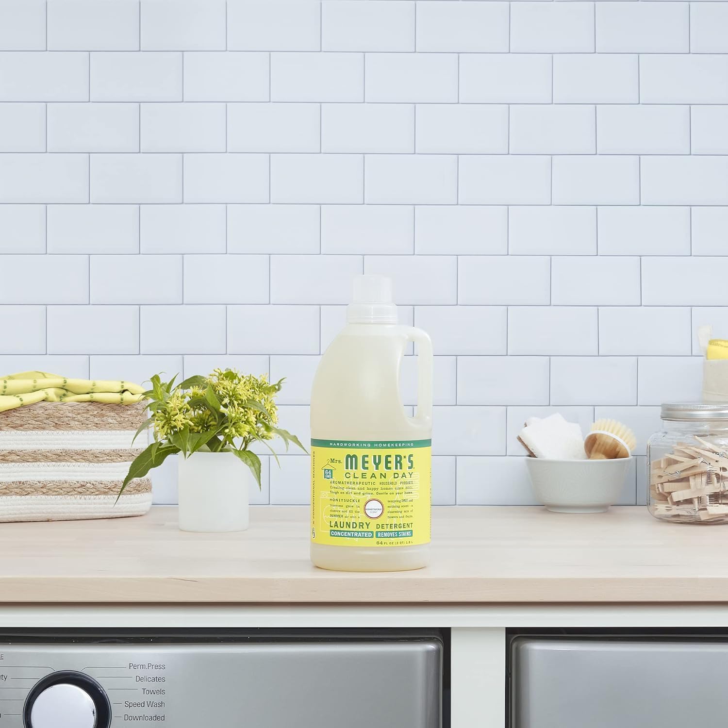 MRS. MEYER'S CLEAN DAY Liquid Laundry Detergent, Biodegradable Formula Infused with Essential Oils, Lavender, 64 oz (64 Loads)