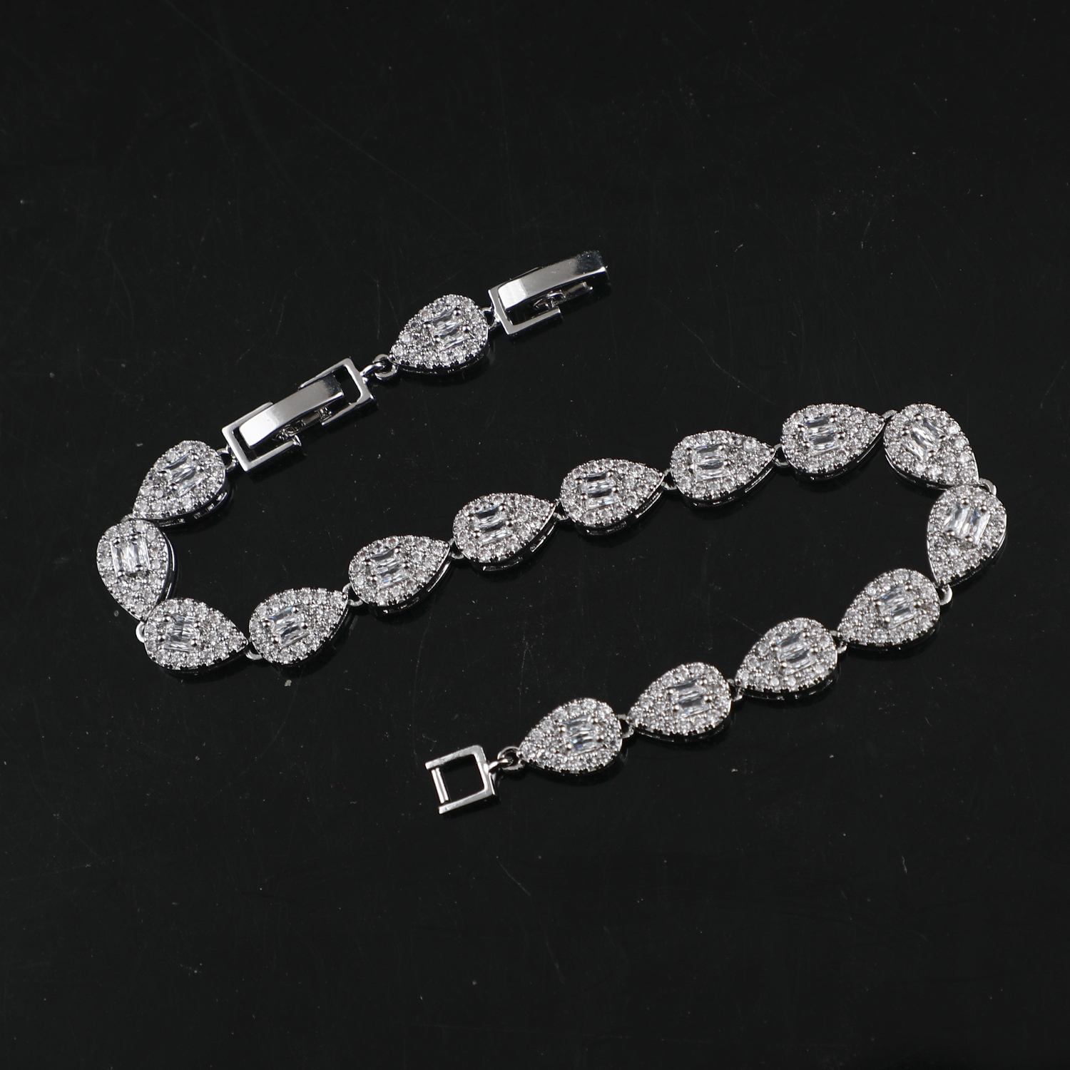 Factory Wholesale Fashion Jewelry Charm Bracelets Ladies Adjustable Cubic Zirconia Tennis Bracelet