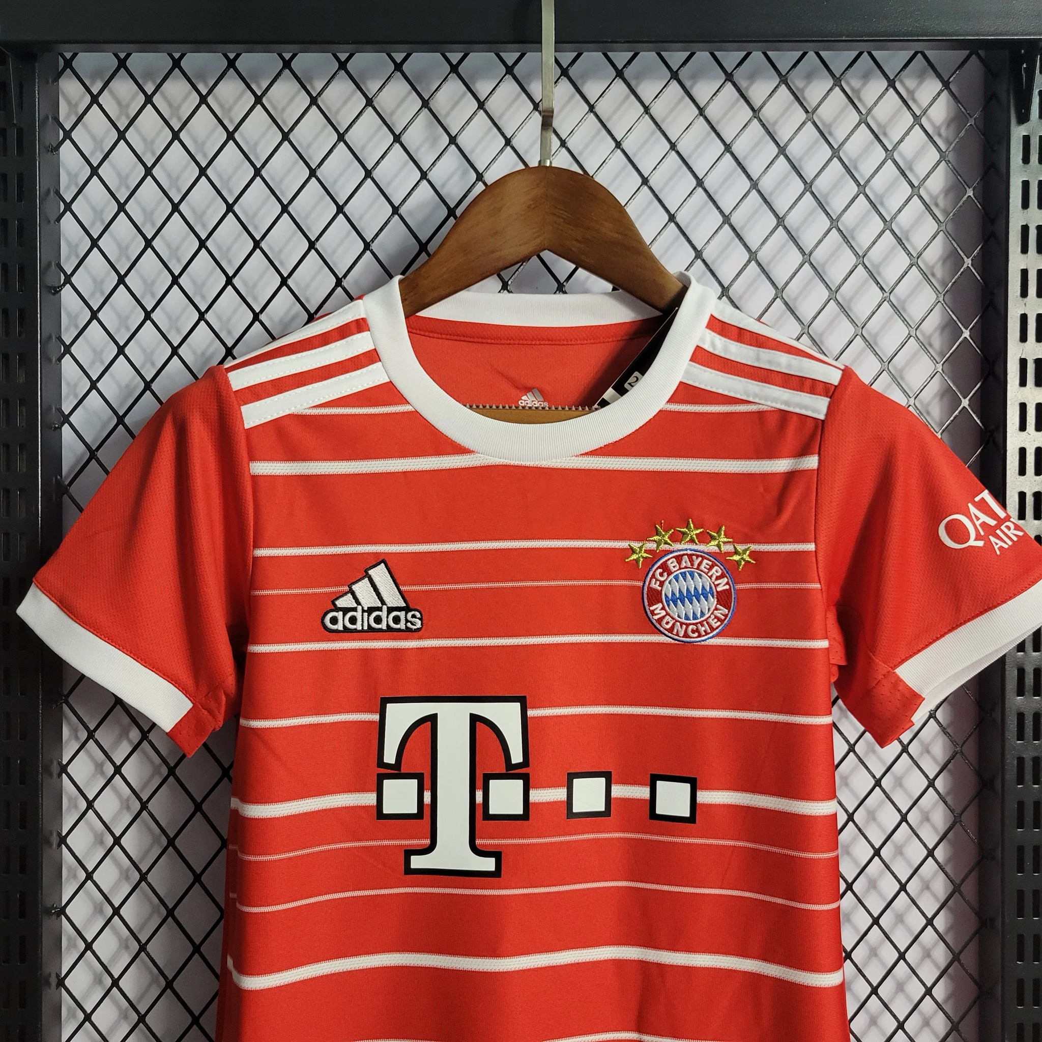 Bayern 2022/2023 home kit (Kids)