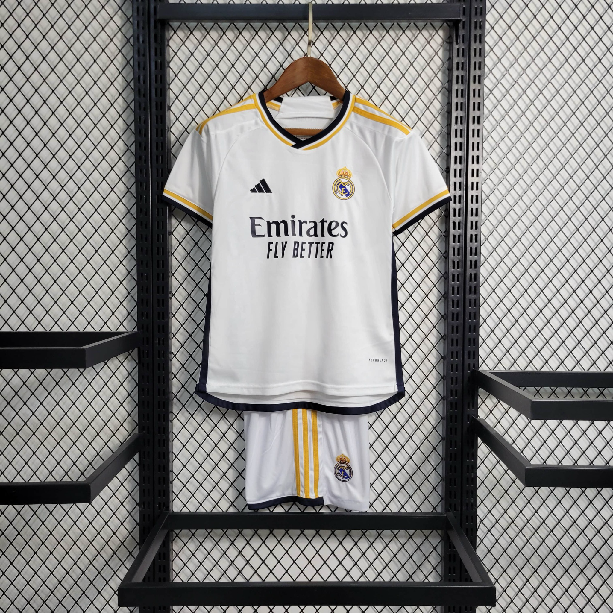 Real Madrid 2023/2024 home kit (Kids)