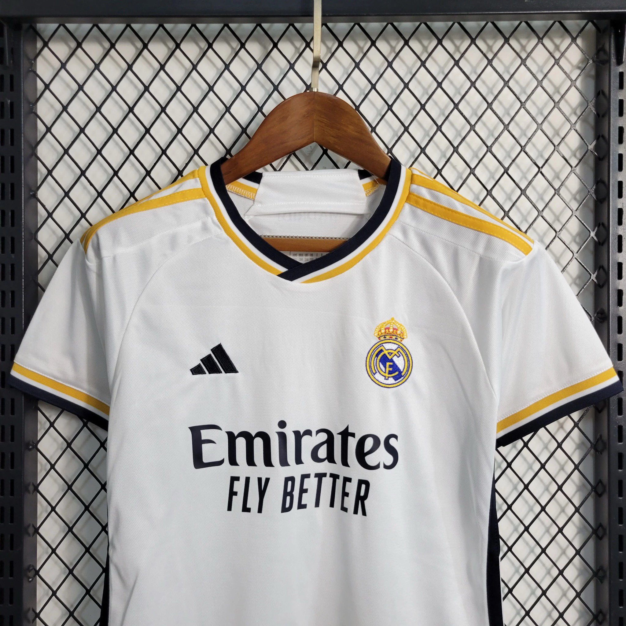 Real Madrid 2023/2024 home kit (Kids)