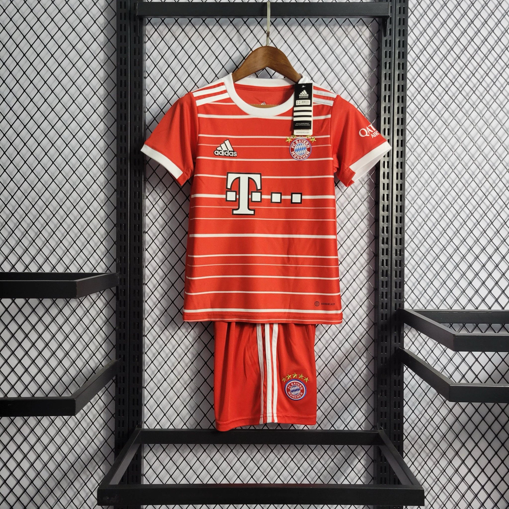 Bayern 2022/2023 home kit (Kids)