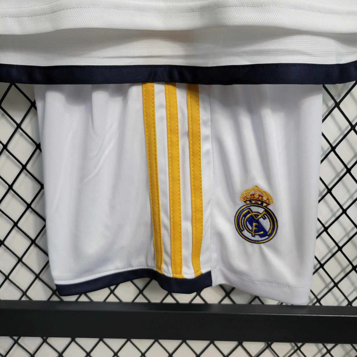 Real Madrid 2023/2024 home kit (Kids)