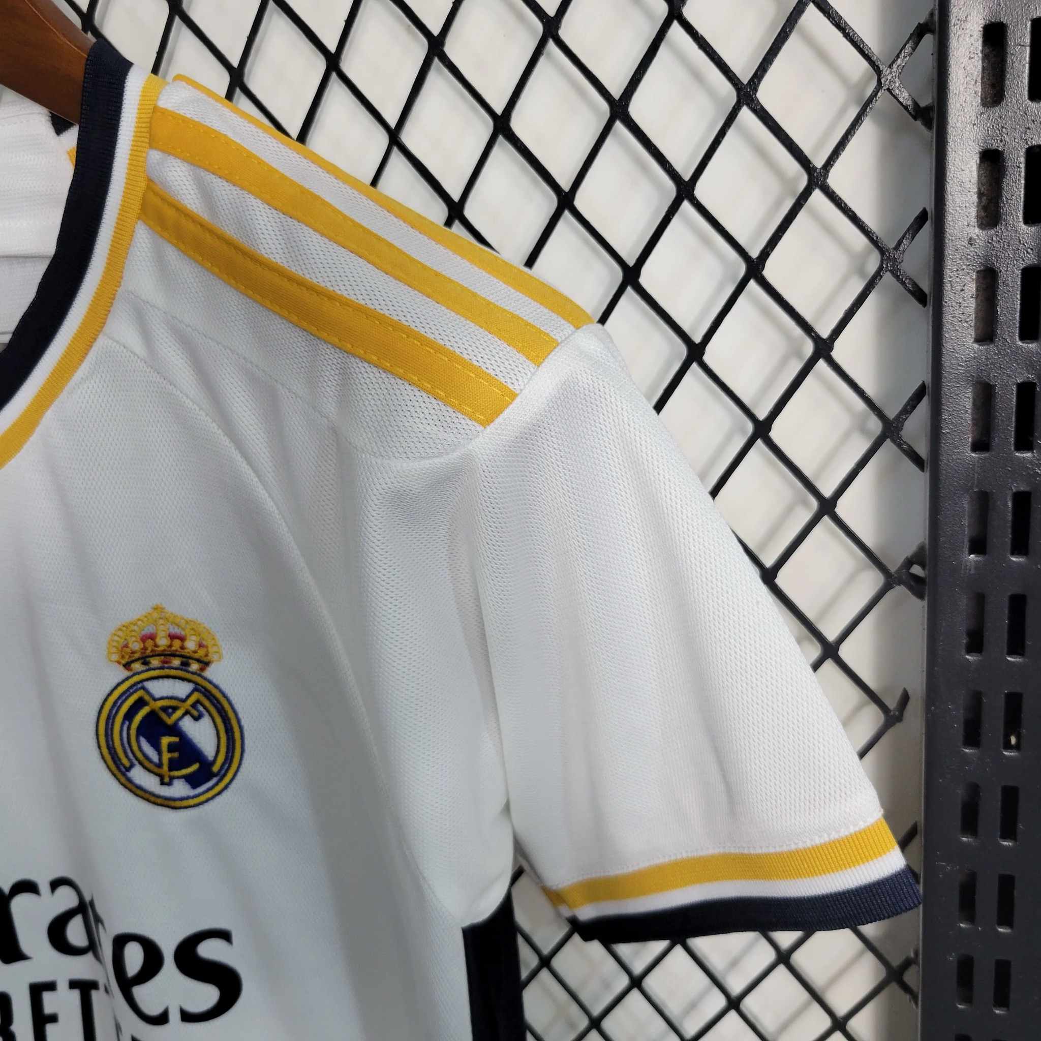Real Madrid 2023/2024 home kit (Kids)