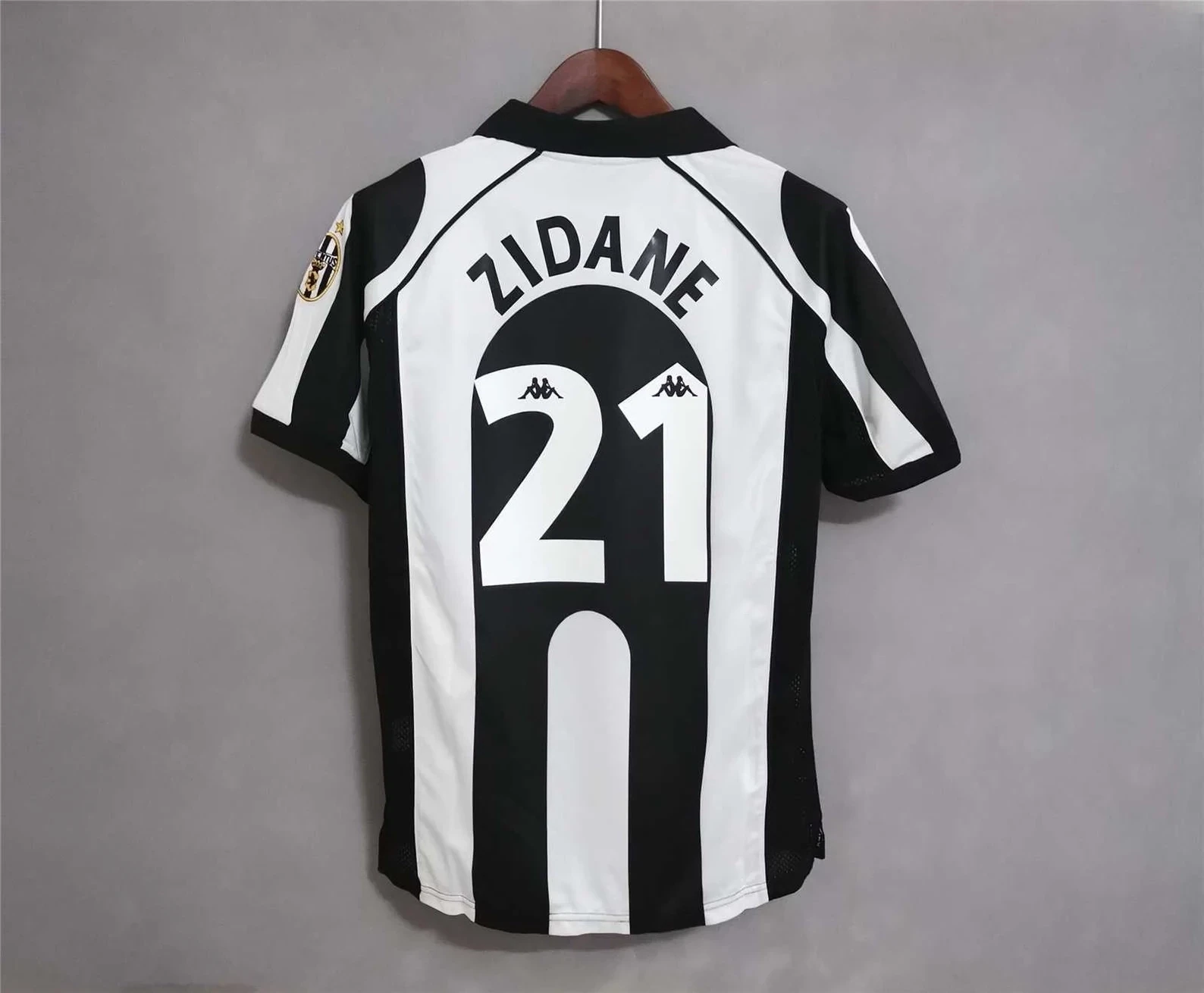 Juventus 1997-98 home kit