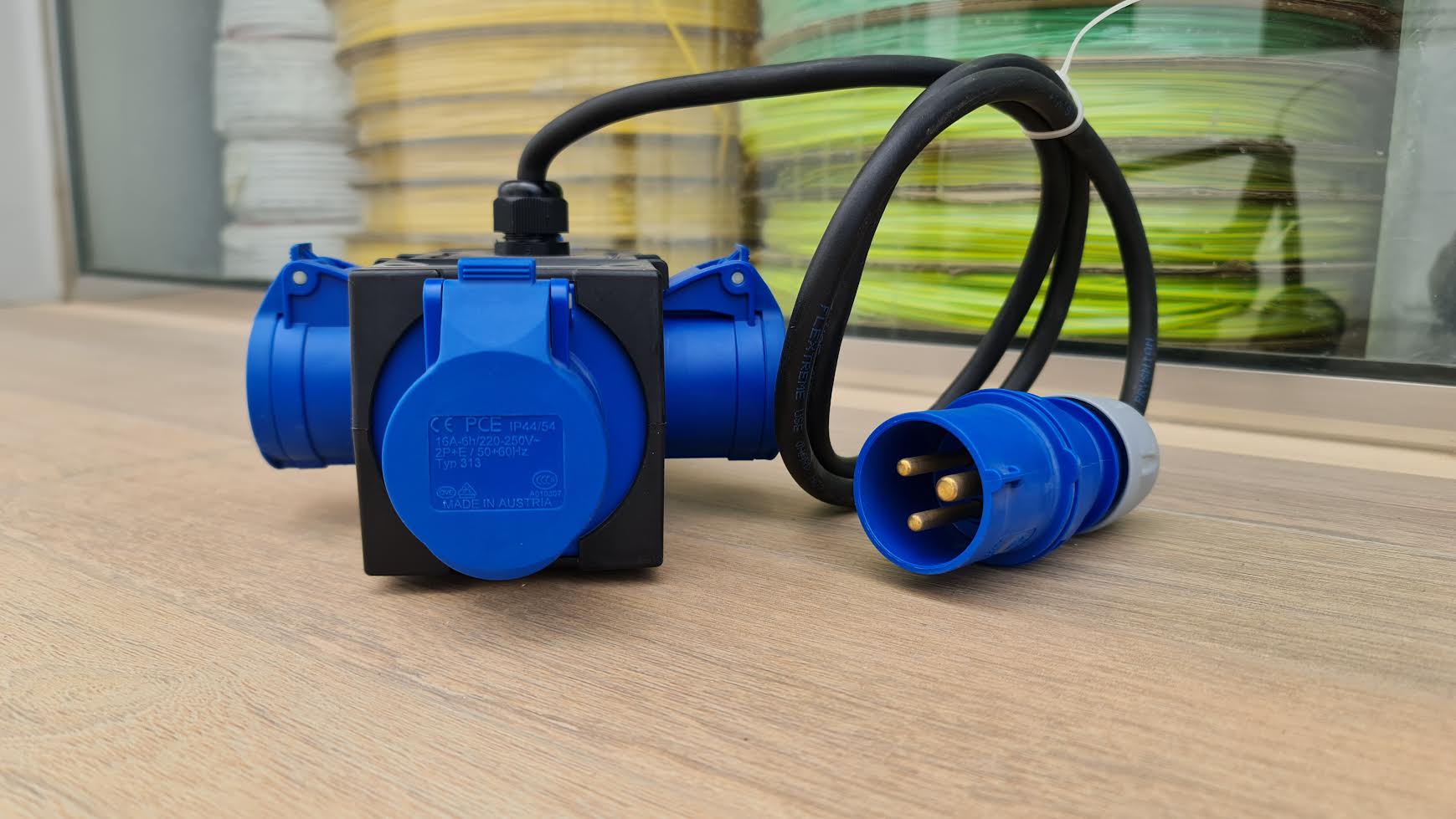 Industrial Mobile Socket Extension IP44 3P