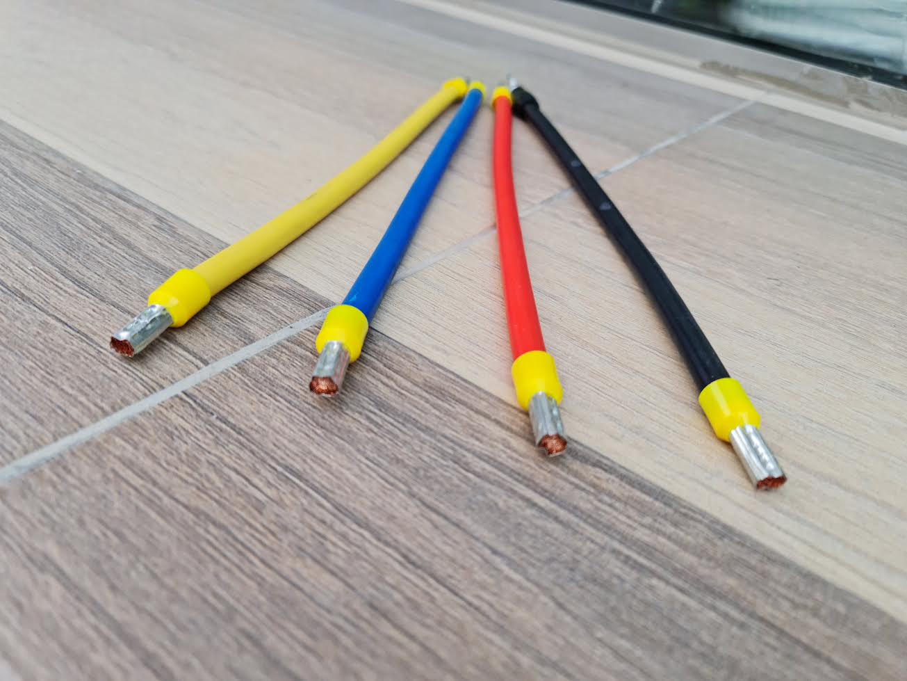 Breaker Looping Cable 25mm Red Yellow Blue Black