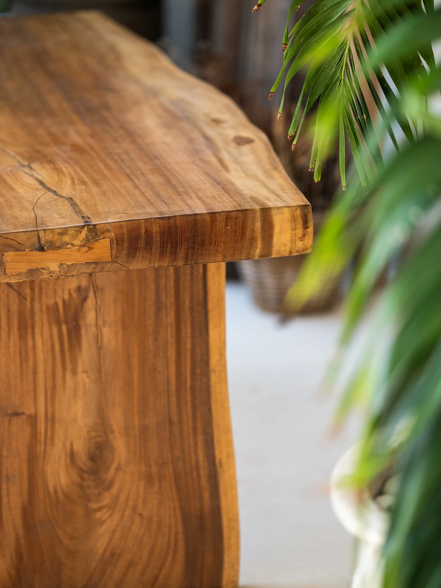 Kawi Dining Table With Bench