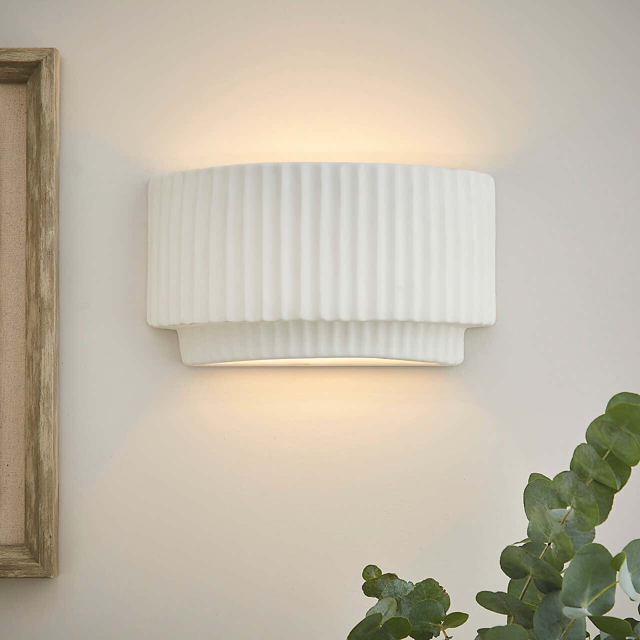 Aivon Ribbed Dimmable Wall Light