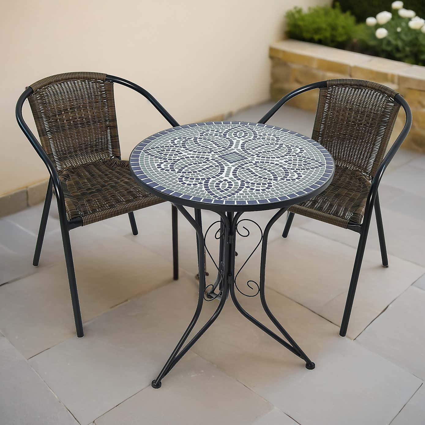 Summer Terrace Atlanta Round Bistro Table with 2 Springdale Chairs