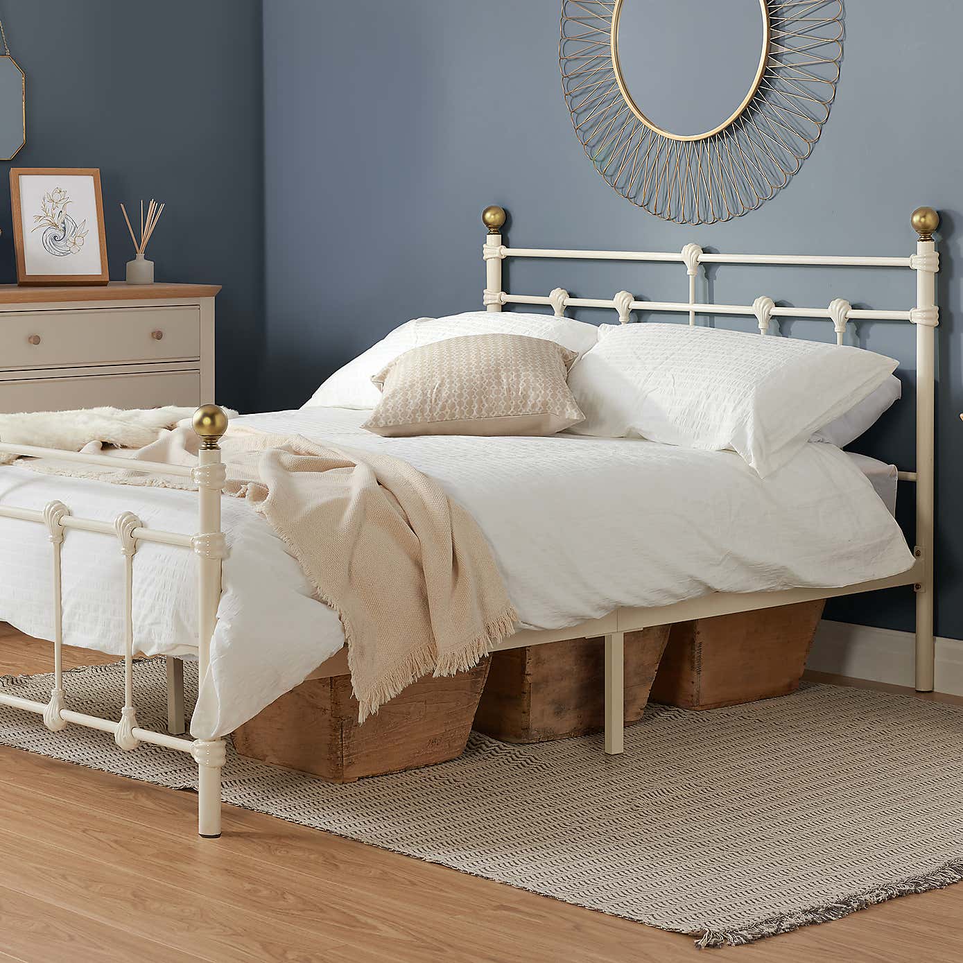 Atlas Cream Bedstead