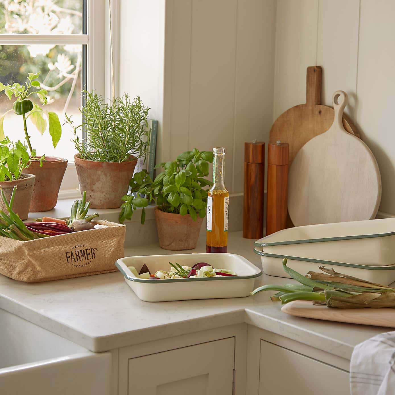 Cream and Sage Enamel Roaster 29cm x 22.7cm