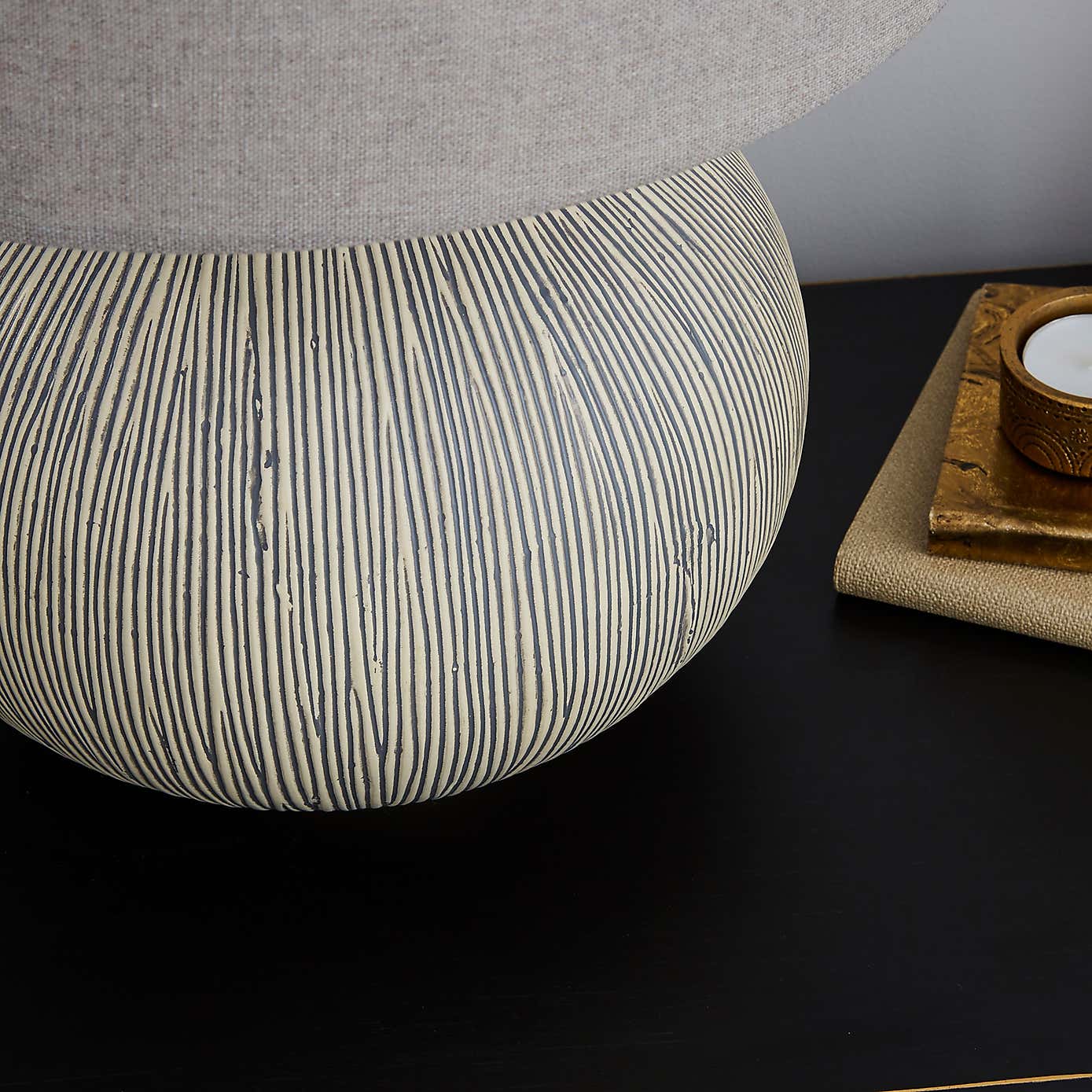 Dahlia Scratched Resin Grey Table Lamp