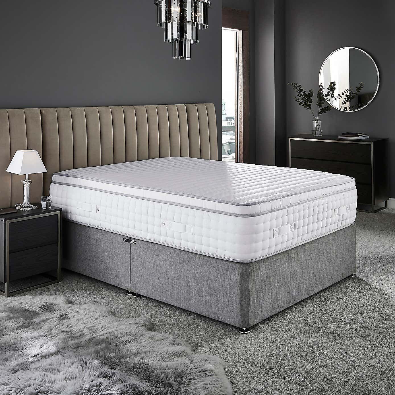 Hotel Memory Foam Pillow Top 2000 Pocket Sprung Mattress